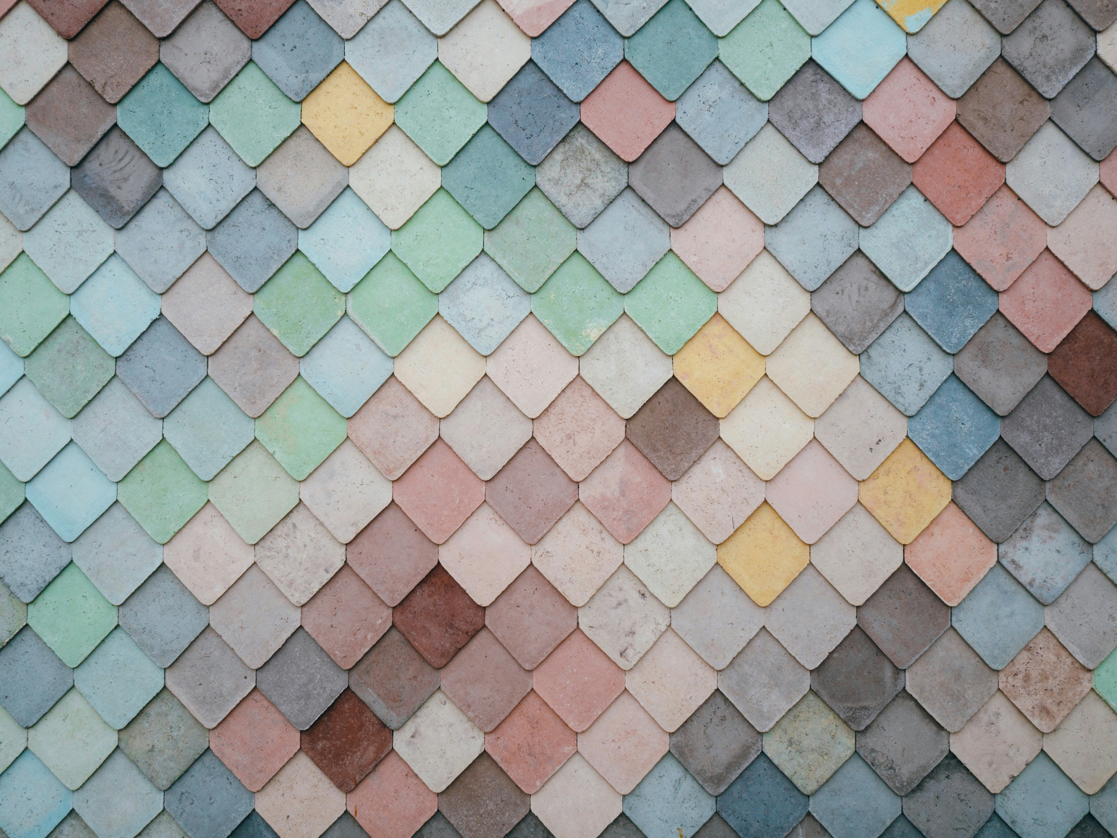 THE RISE OF MINIMALISM: WHY SLIM AND COLORFUL LEATHER